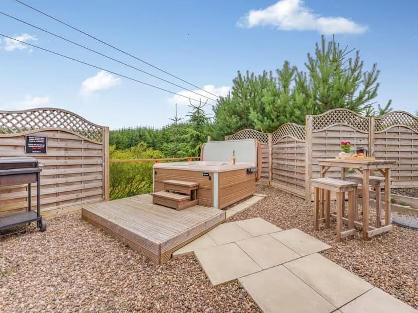Lochinvar - Clydesdale Log Cabin With Hot Tub Airdrie Zewnętrze zdjęcie