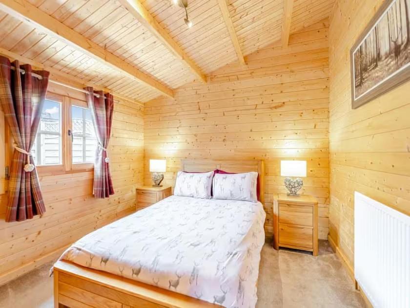Lochinvar - Clydesdale Log Cabin With Hot Tub Airdrie Zewnętrze zdjęcie
