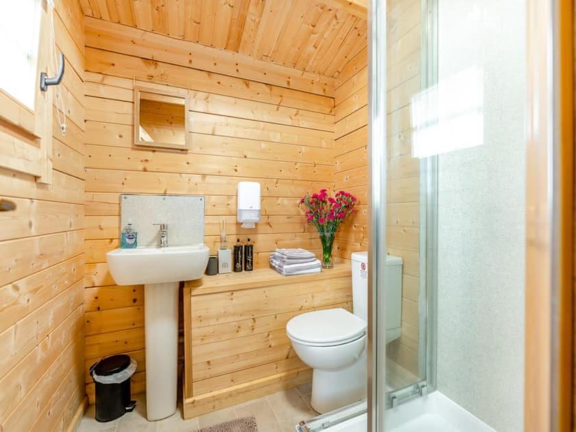 Lochinvar - Clydesdale Log Cabin With Hot Tub Airdrie Zewnętrze zdjęcie